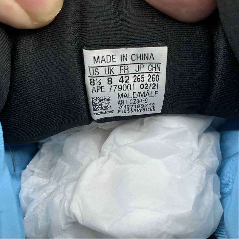 adidasUnisex Yeezy Boost 700 MNVN - Bright Cyan