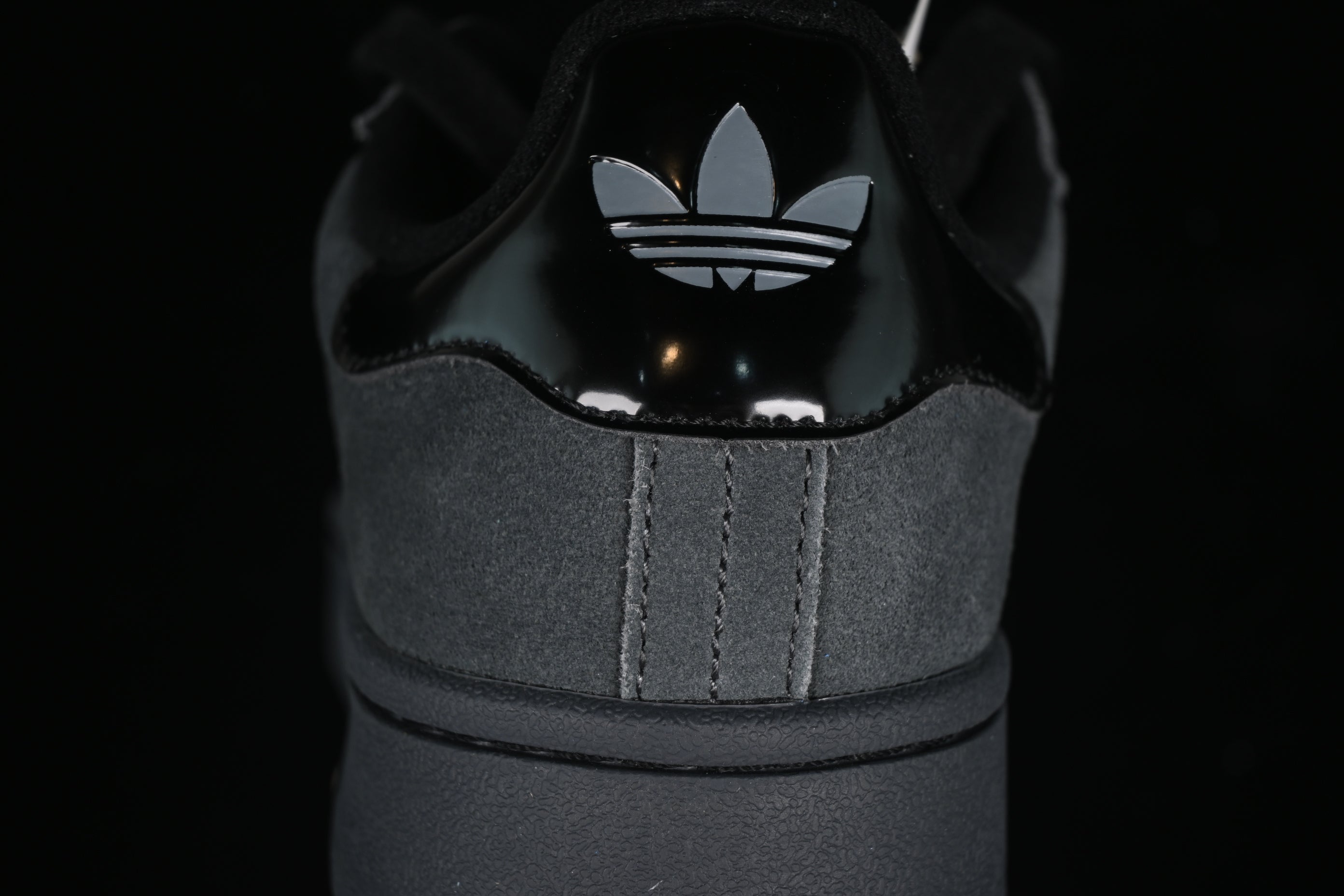 adidasUnisex Campus 00s - Carbon Black