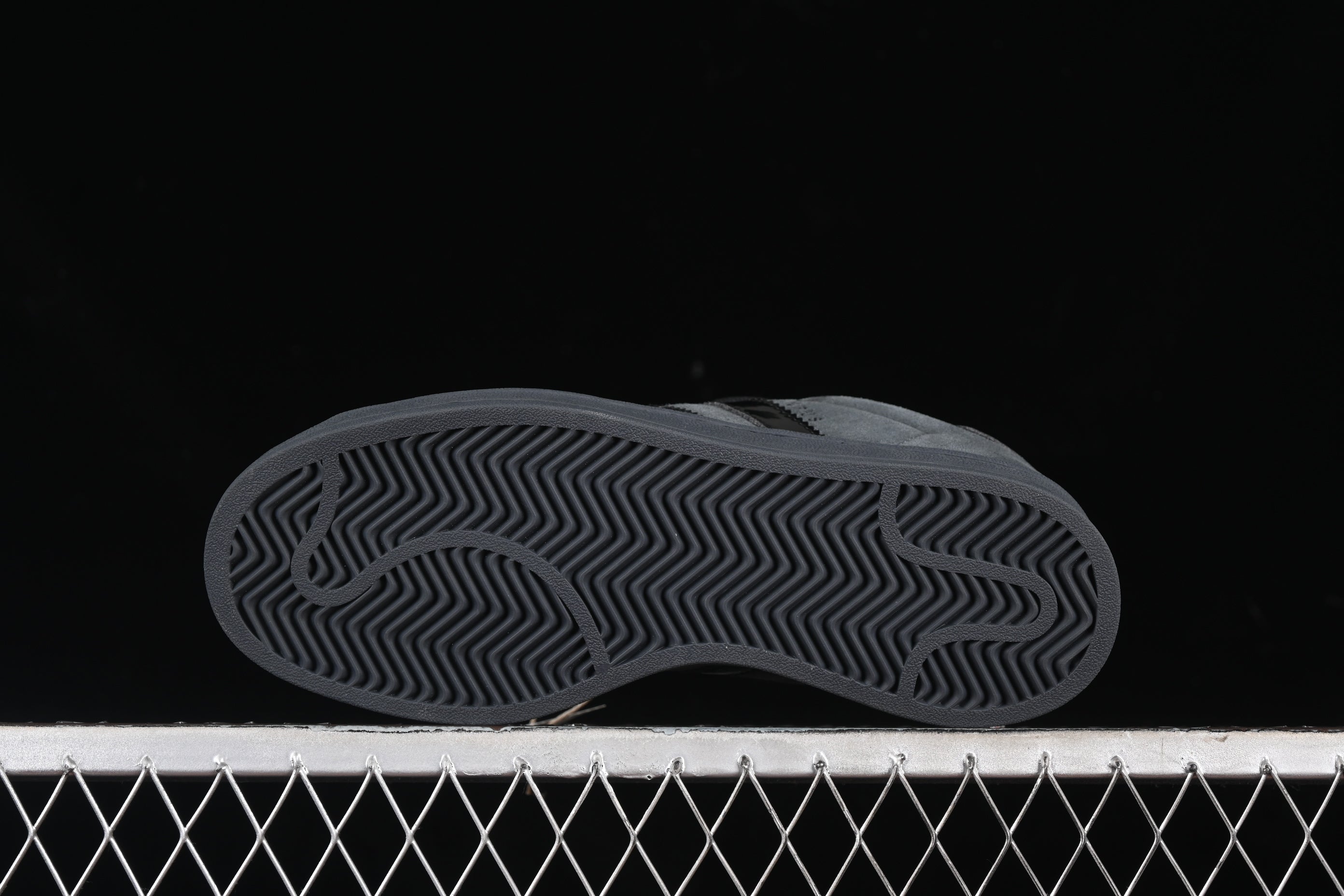 adidasUnisex Campus 00s - Carbon Black