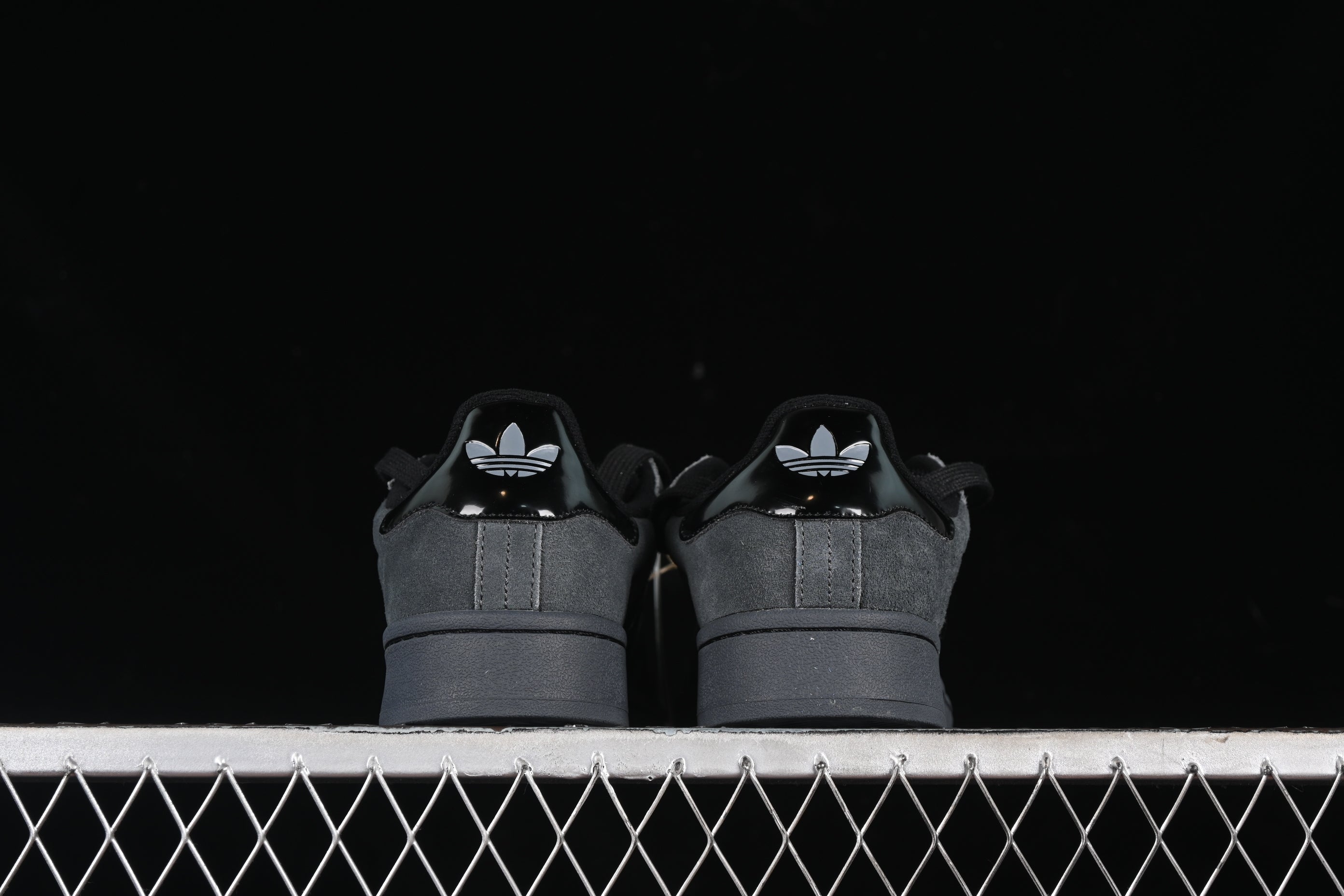 adidasUnisex Campus 00s - Carbon Black