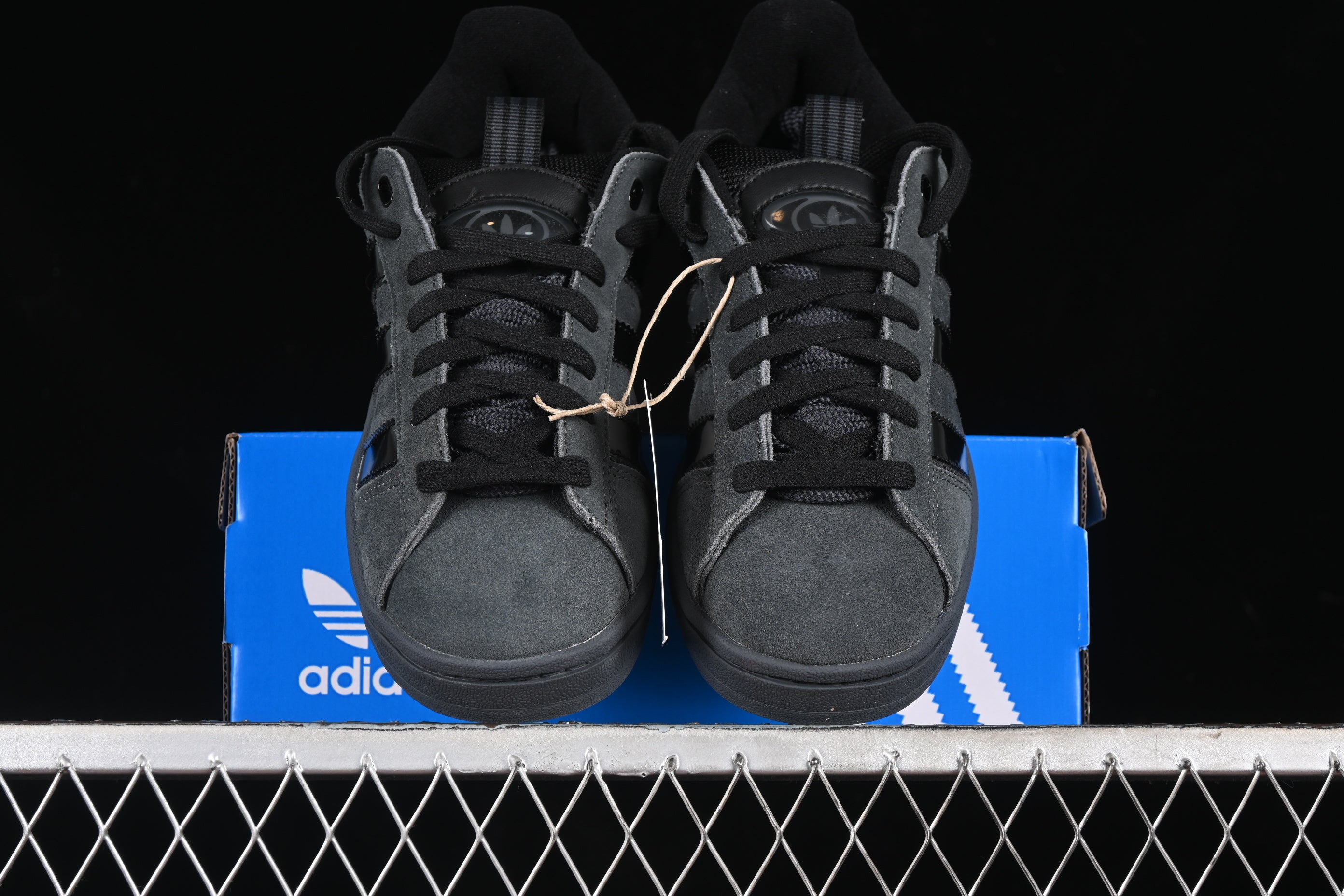adidasUnisex Campus 00s - Carbon Black