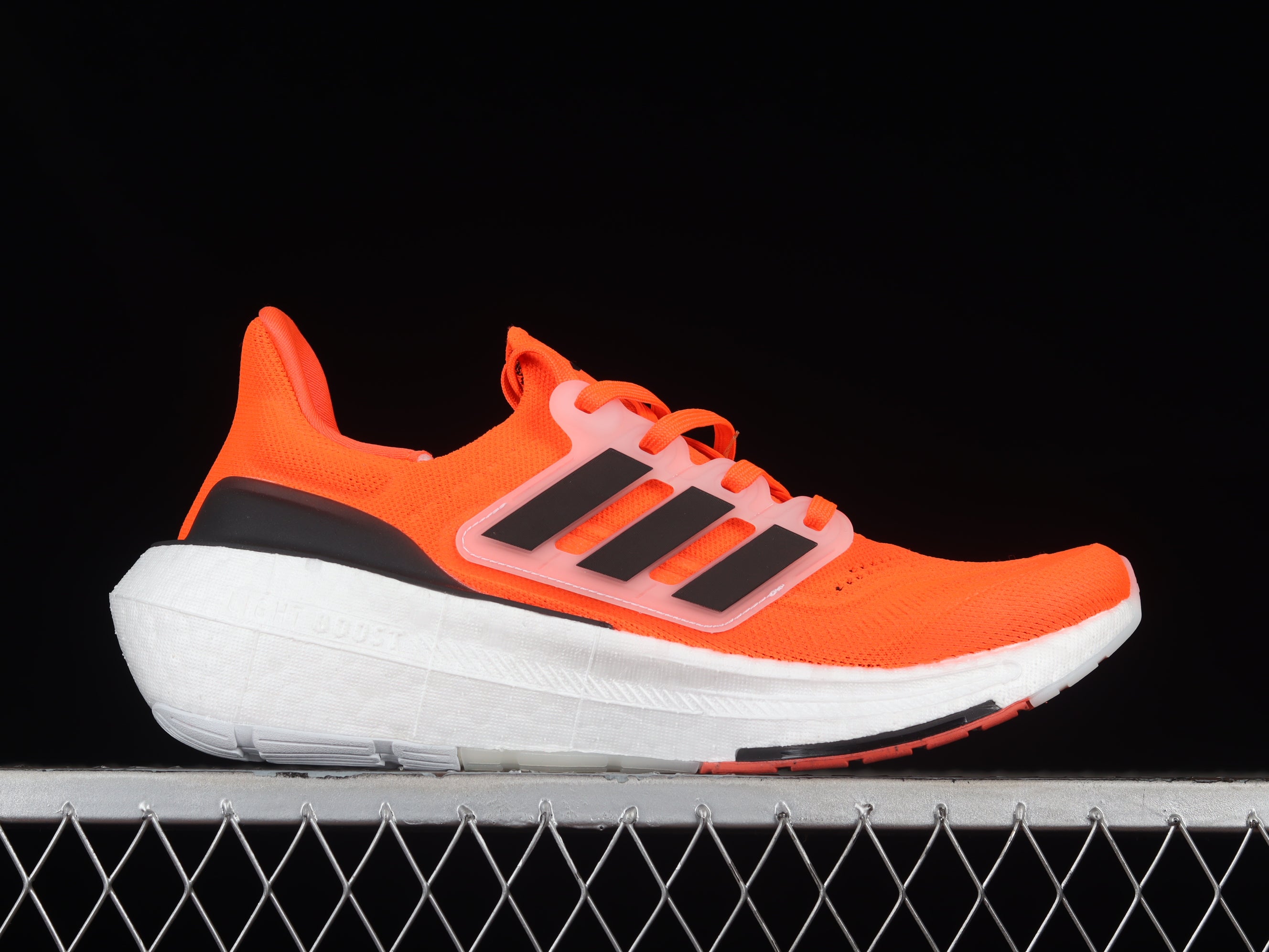 adidasUnisex UltraBoost 23 - Light Solred