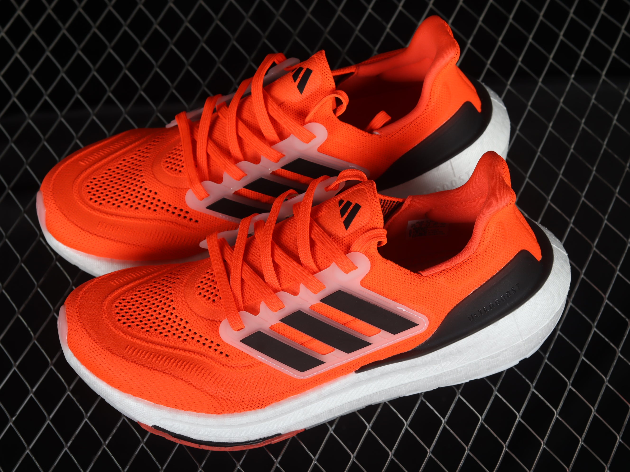 adidasUnisex UltraBoost 23 - Light Solred
