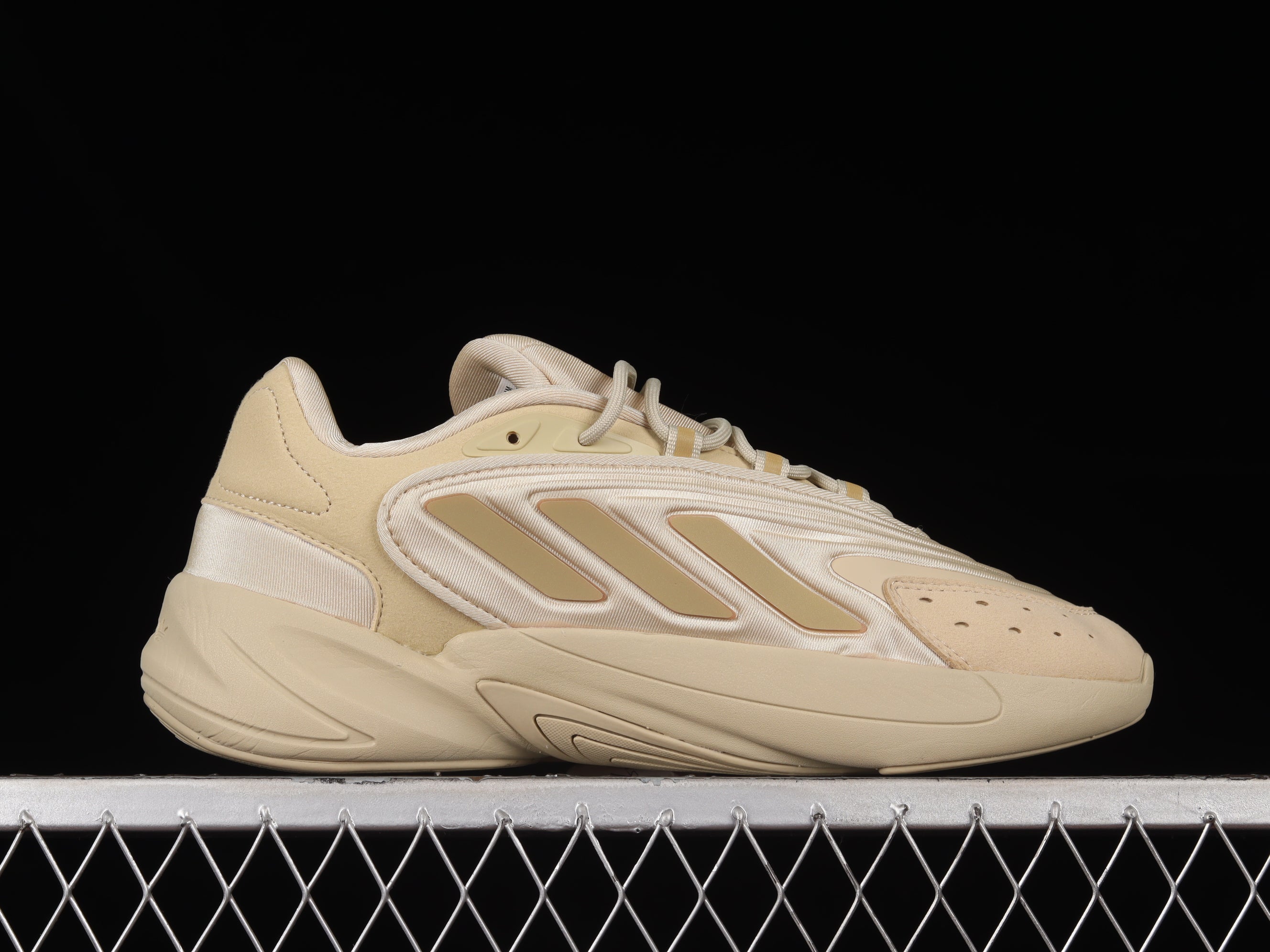 adidasUnisex Ozelia - Beige