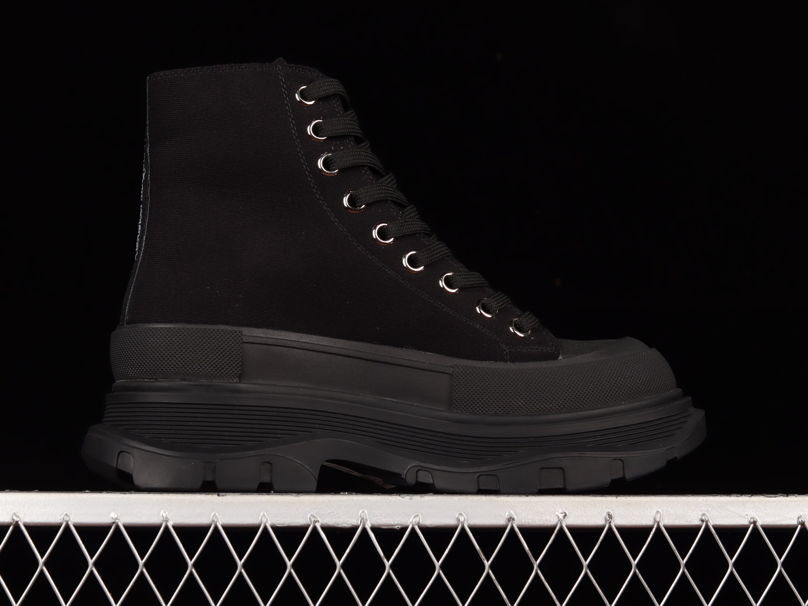 AlexanderUnisex McQueen Tread Slick High Boot - Black