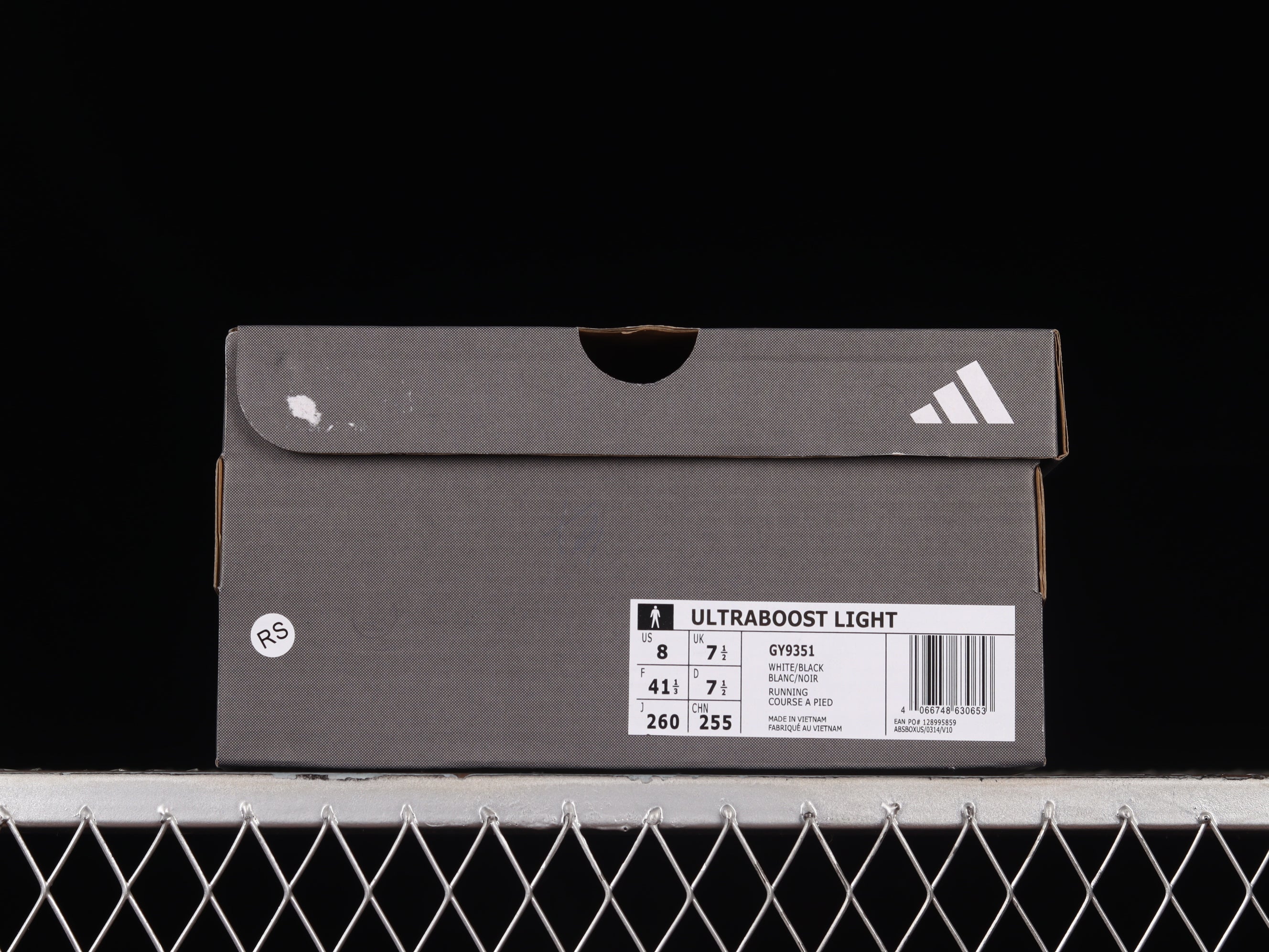 adidasUnisex Ultrabost Light 23 - Black