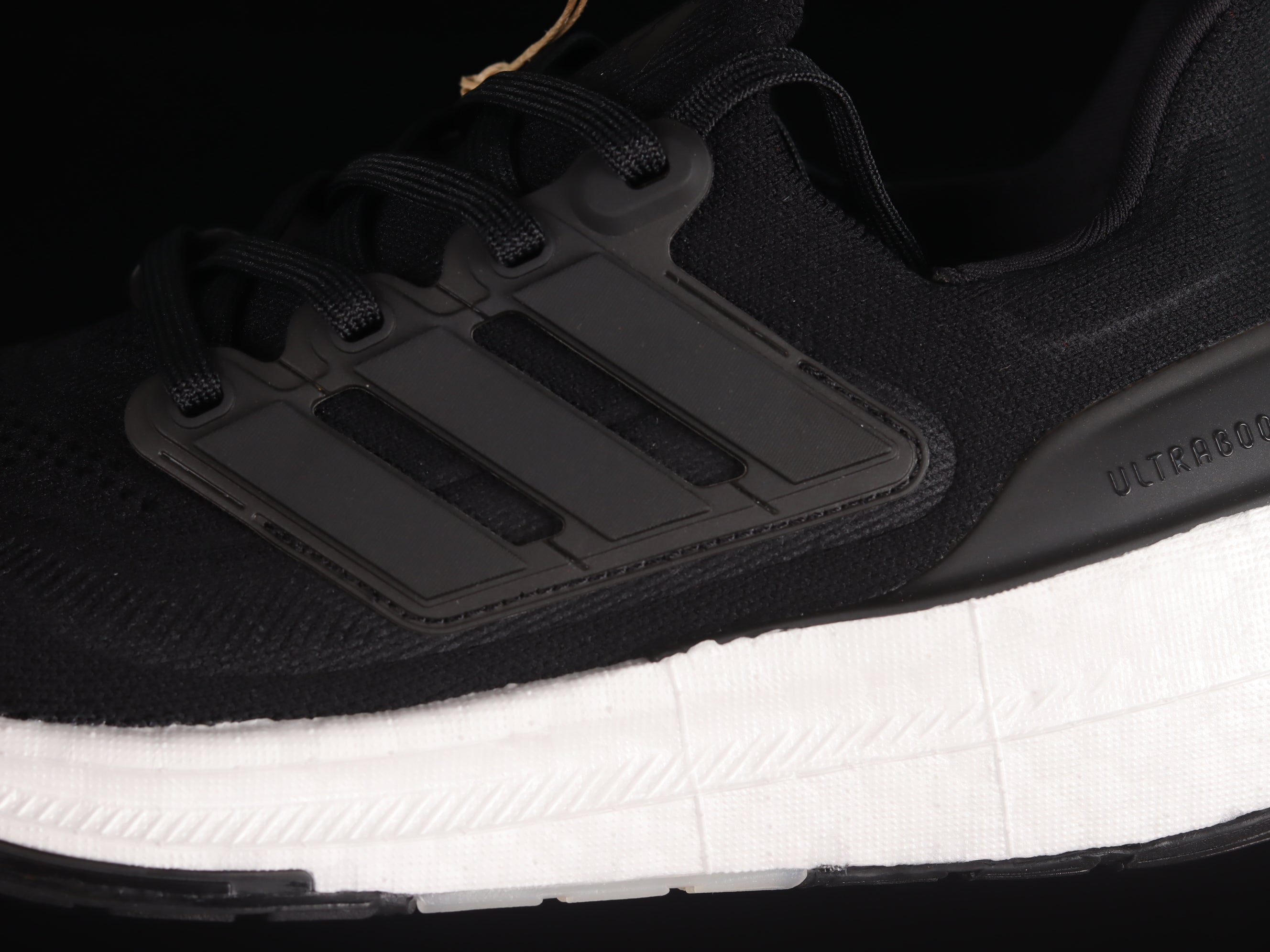 adidasUnisex Ultrabost Light 23 - Black