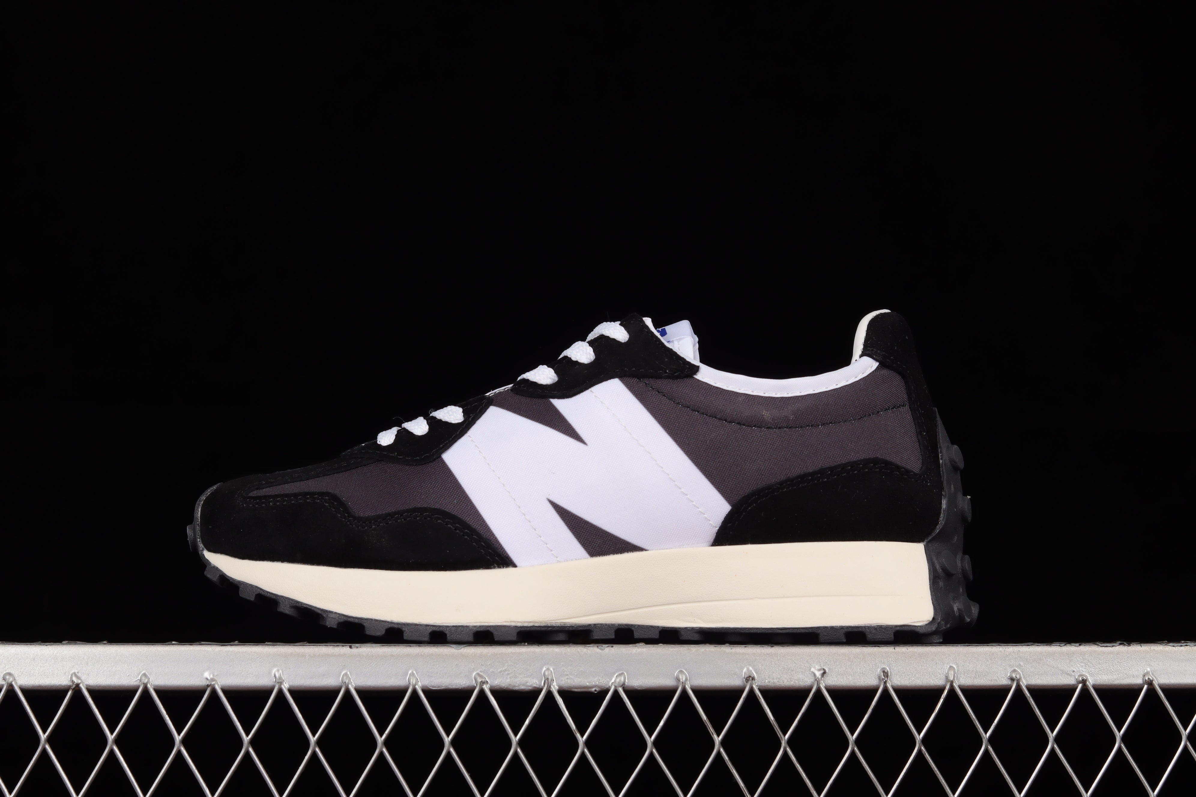 New Balance 327 - Black