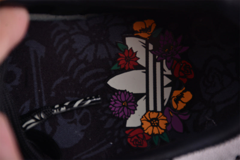 adidasUnisex Samba - Off White Muertos