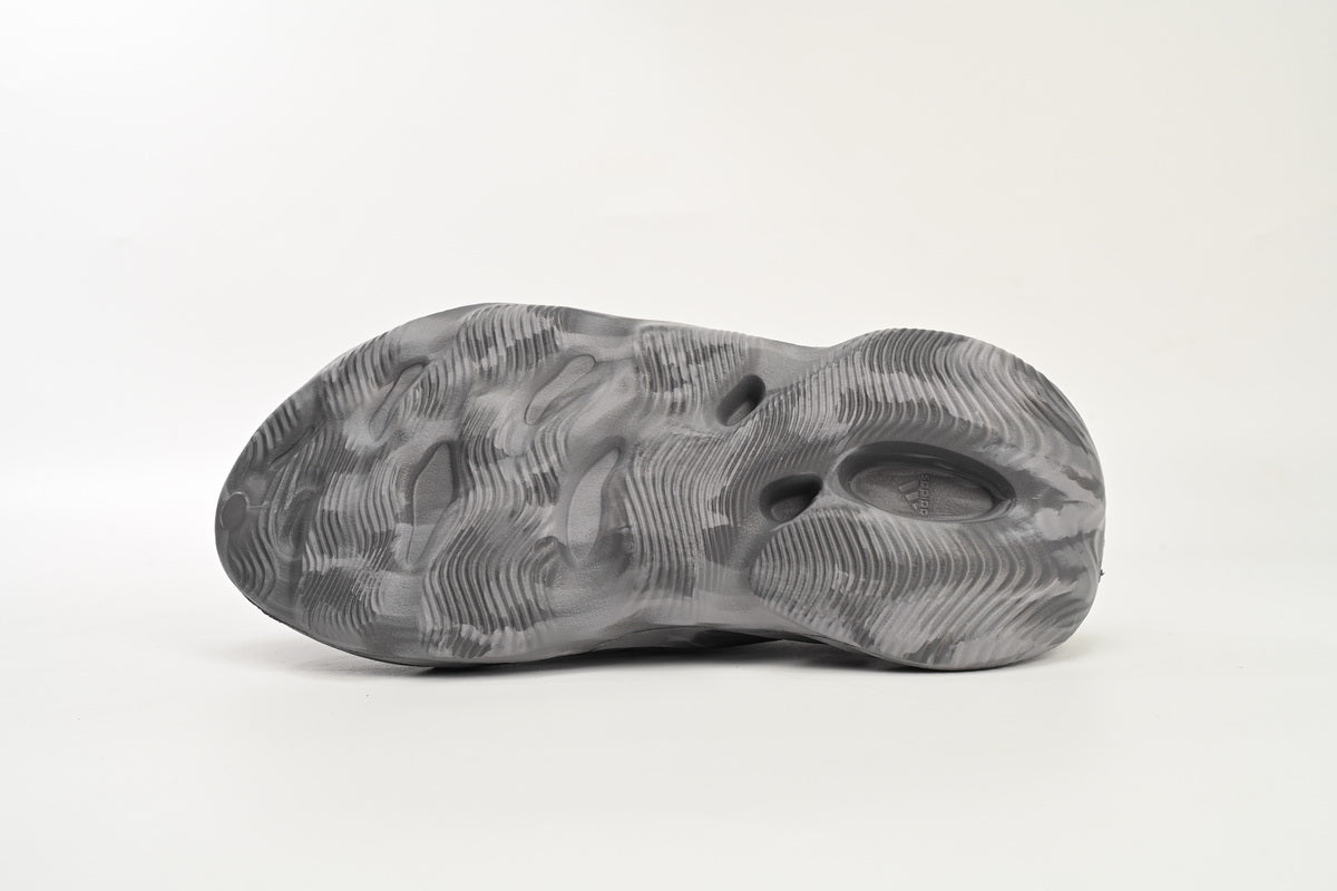 adidasUnisex Yeezy Foam RNR - MX Granite