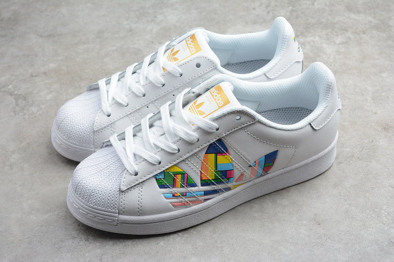 adidasUnisex Superstar - Pride