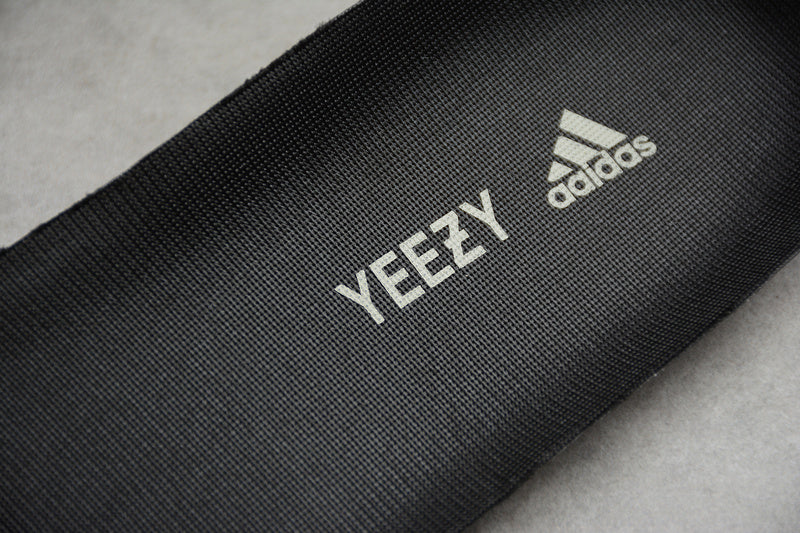 adidasUnisex Yeezy Boost 700 MNVN - Triple Black
