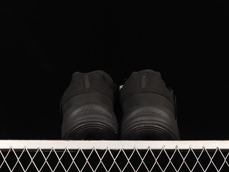 adidasUnisex Ozelia - Triple Black