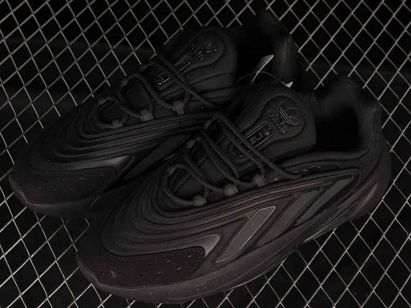 adidasUnisex Ozelia - Triple Black