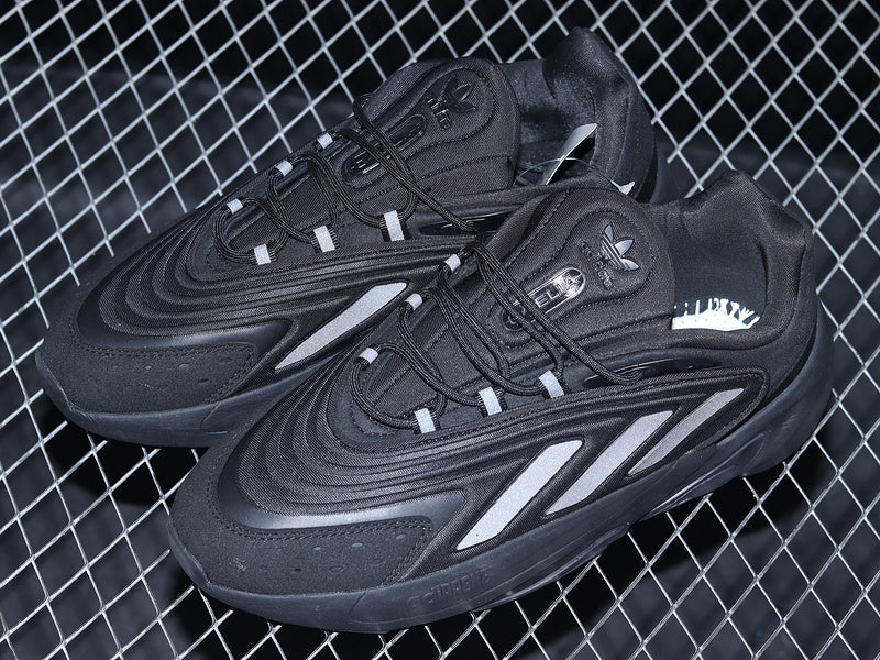 adidasUnisex Ozelia - Triple Black