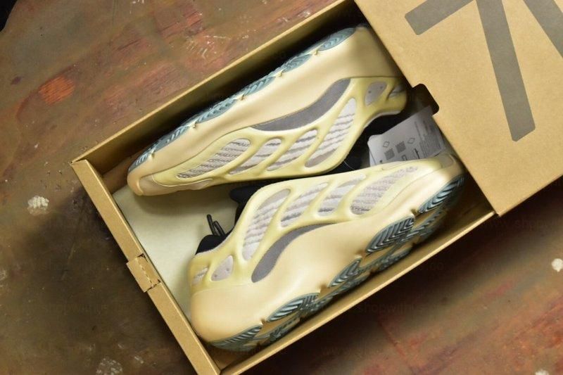 YEEZY 700 V3 - Azael