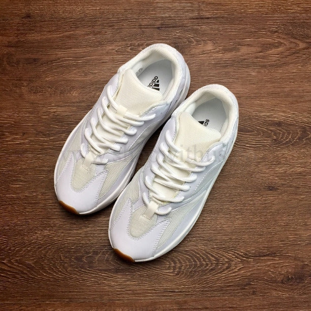 YEEZY Boost 700 - White/Gum