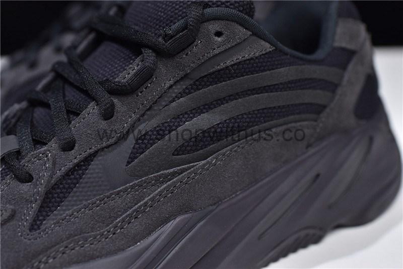 YEEZY Boost 700 V2 - Vanta