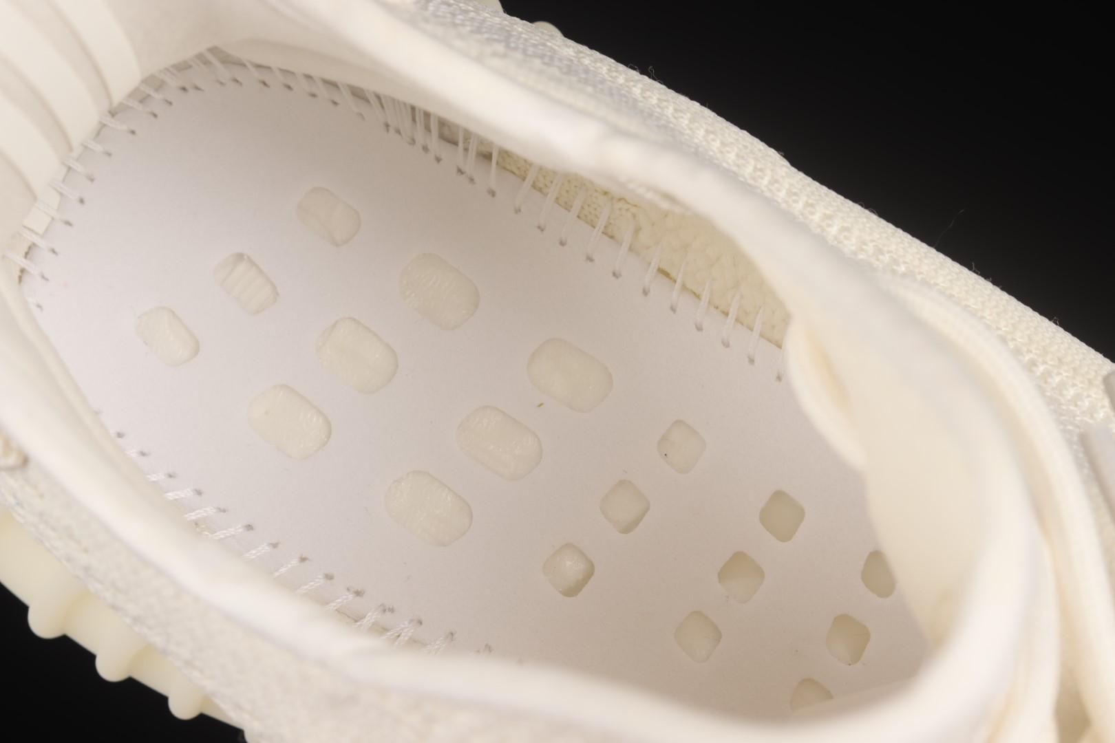 adidasUnisex Yeezy Boost 350 V2 - Bone