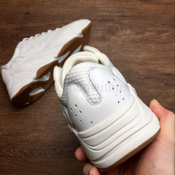 YEEZY Boost 700 - White/Gum