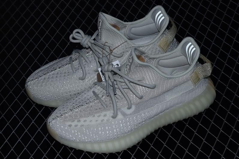 adidasUnisex Yeezy Boost 350 V2 - Light