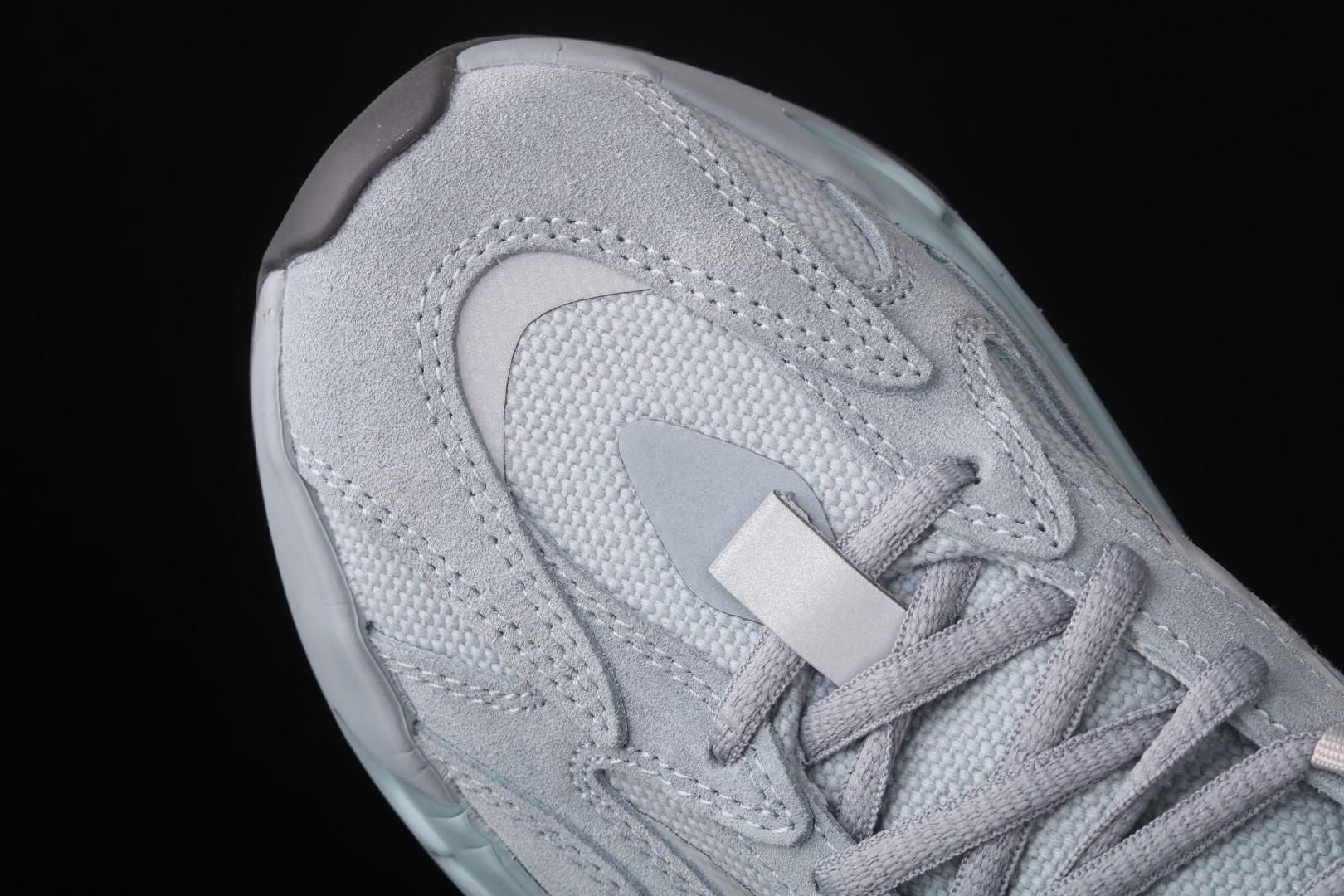 adidasUnisex Yeezy Boost 700 - Hospital Blue