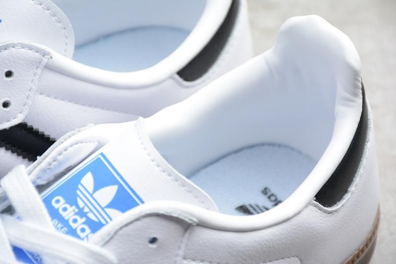 adidasOriginals Samba - White/Black Gum