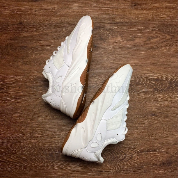 YEEZY Boost 700 - White/Gum