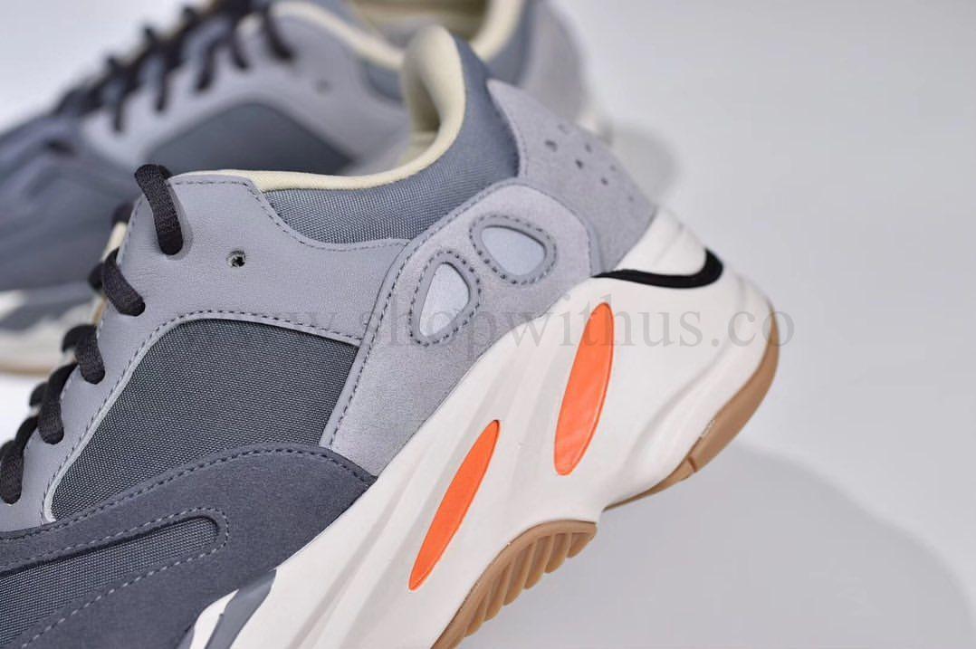 YEEZY Boost 700 - Magnet