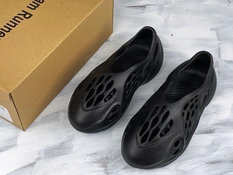 adidasYEEZY Foam Runner - ONYX