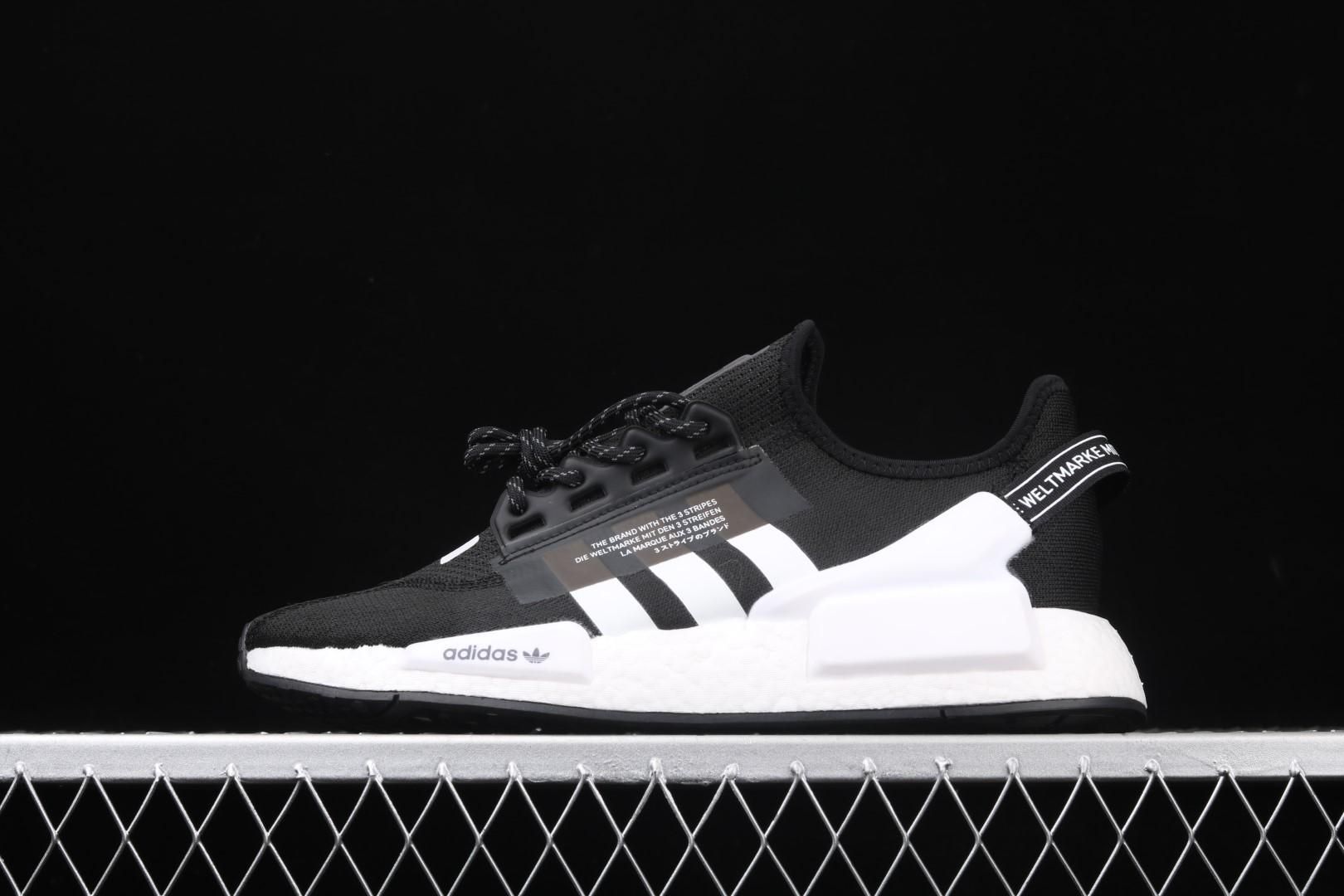 adidasUnisex NMD R1 V2 - Black White