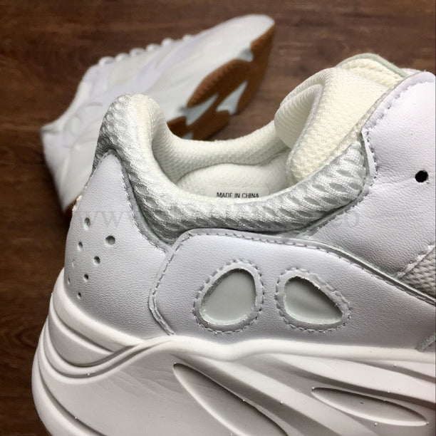 YEEZY Boost 700 - White/Gum
