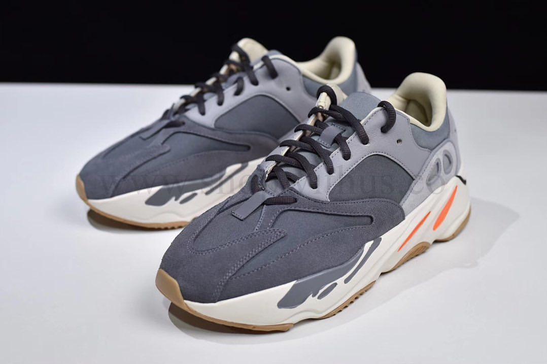YEEZY Boost 700 - Magnet