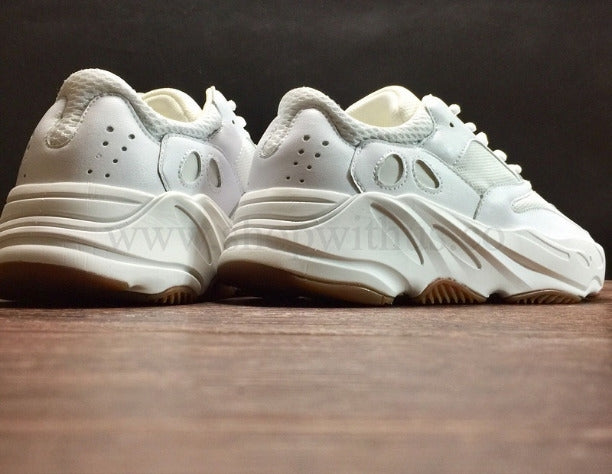 YEEZY Boost 700 - White/Gum