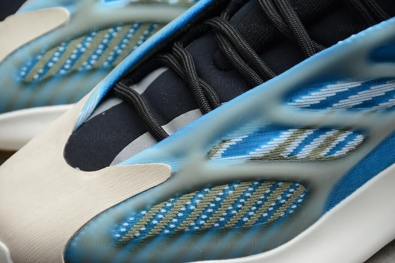 YEEZY 700 V3 - Azareth