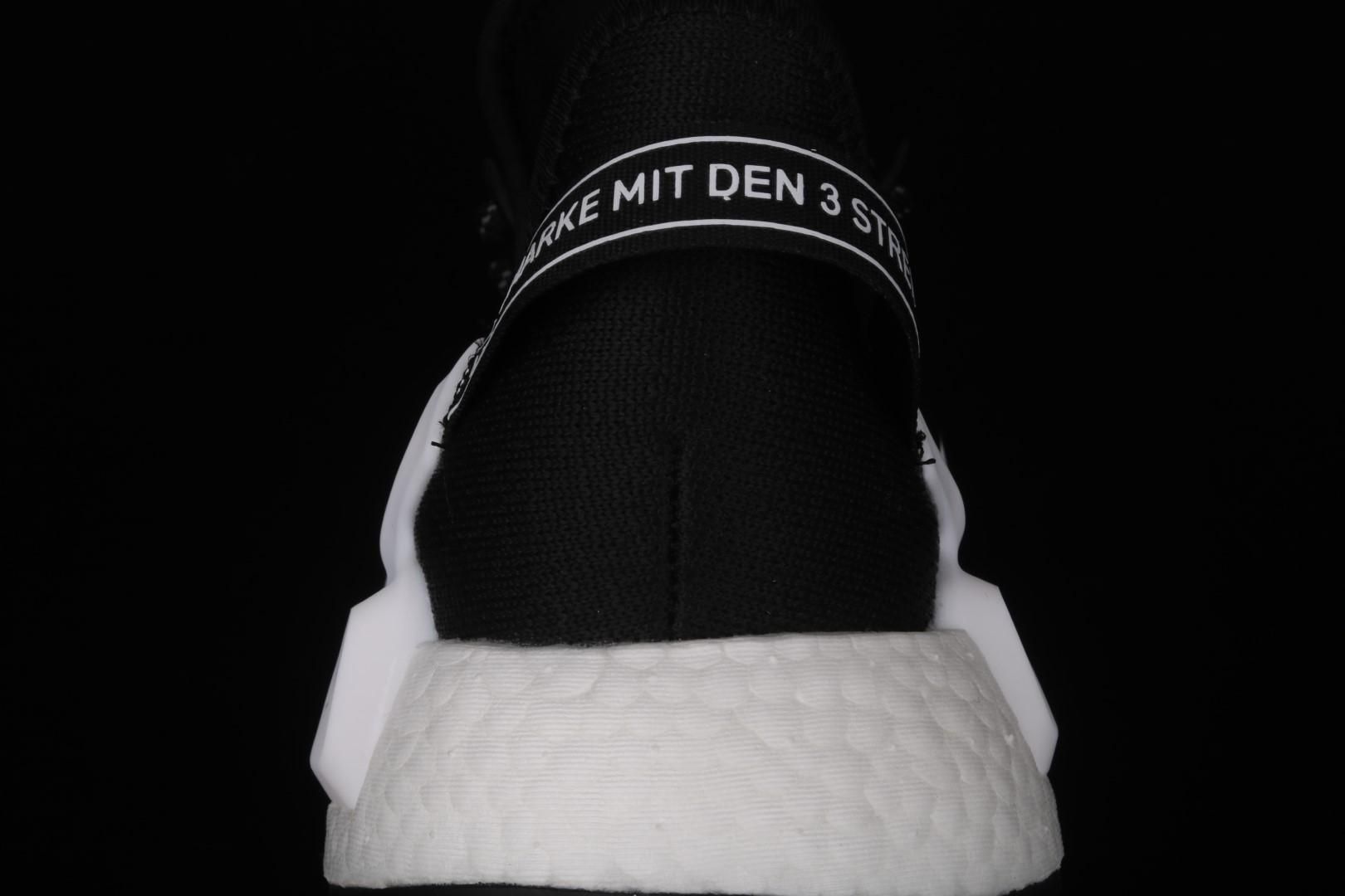 adidasUnisex NMD R1 V2 - Black White