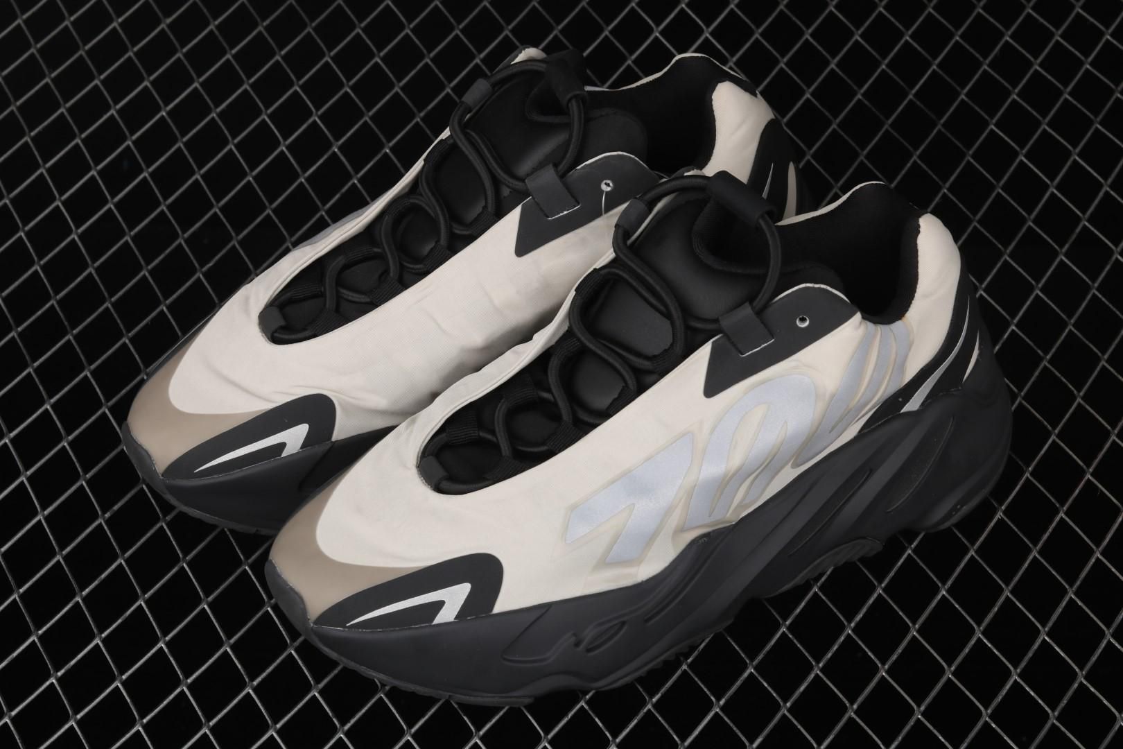 adidasUnisex Yeezy Boost 700 MNVN - Bone
