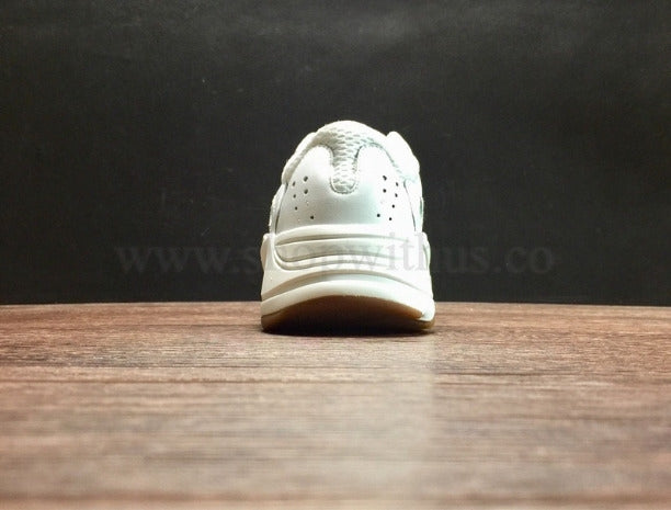 YEEZY Boost 700 - White/Gum