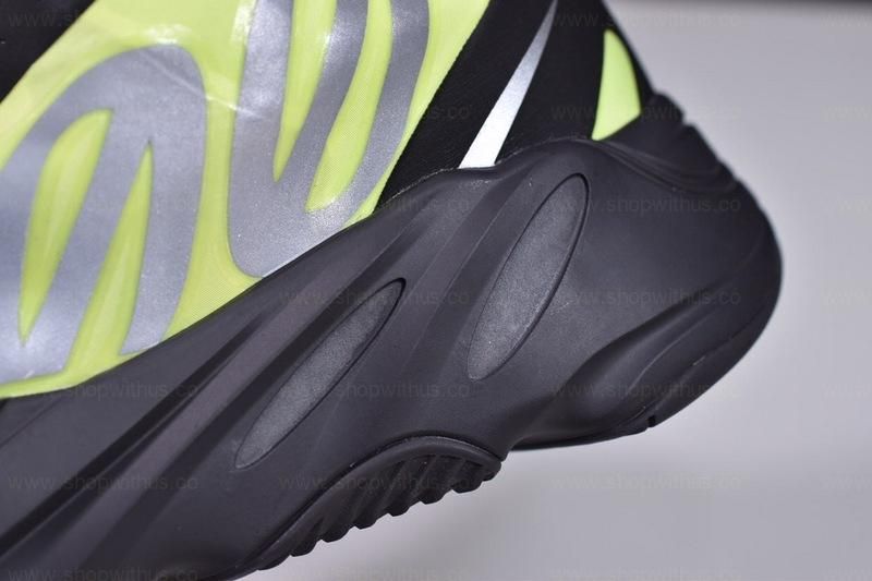 adidasYEEZY Boost 700 MNVN - Phosphor