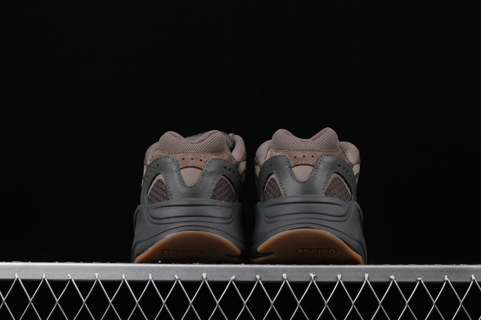 adidasUnisex Yeezy Boost 700 V2 - Geode