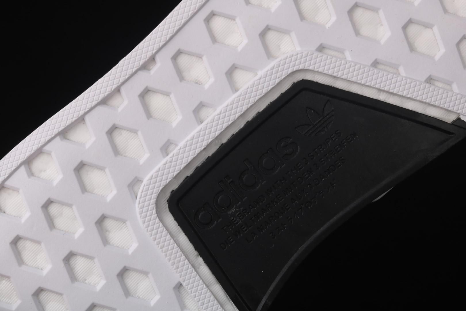 adidasUnisex NMD R1 V2 - Dazzle Camo