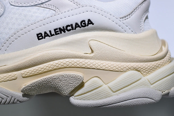BalenciagaUnisex Triple S sneakers - White