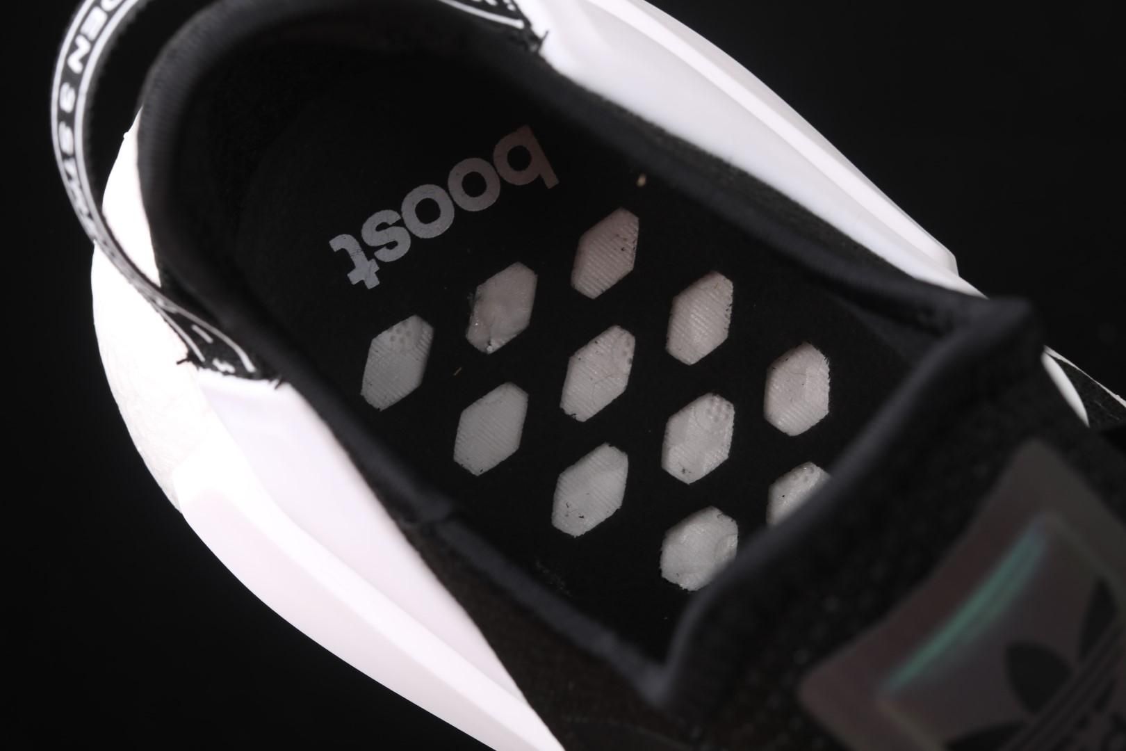 adidasUnisex NMD R1 V2 - Black White