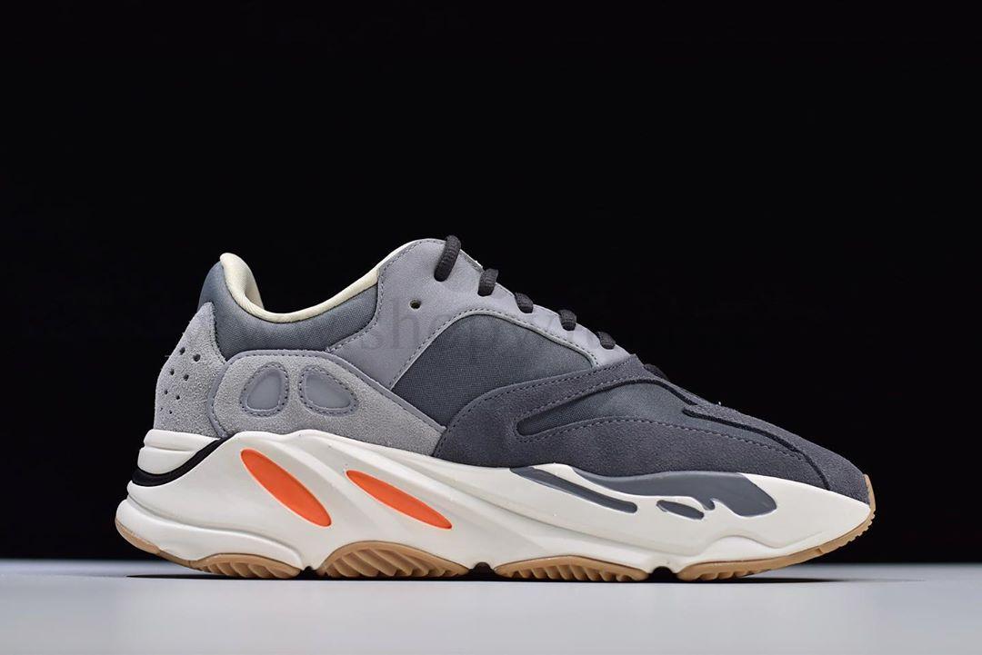 YEEZY Boost 700 - Magnet