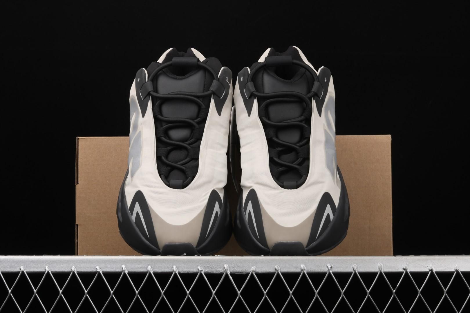 adidasUnisex Yeezy Boost 700 MNVN - Bone