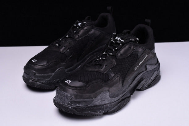 BalenciagaUnisex Vintage Triple S Trainers - Triple Black Distressed