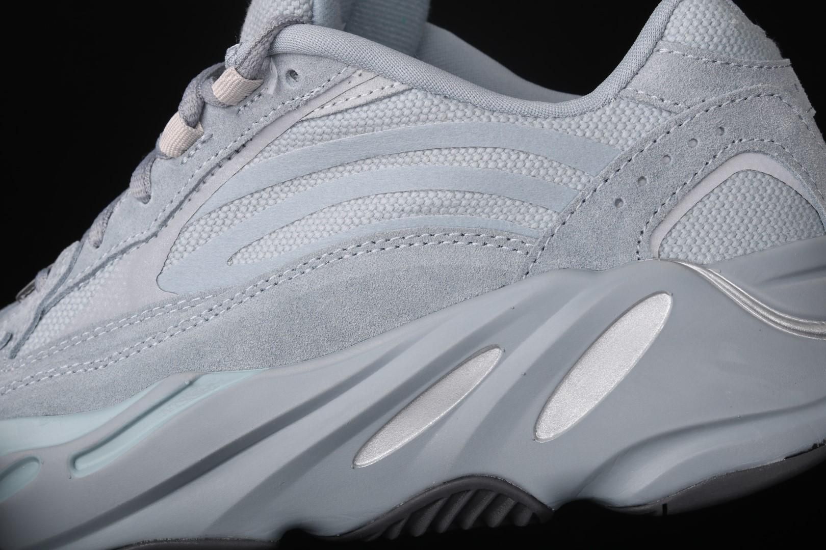 adidasUnisex Yeezy Boost 700 - Hospital Blue