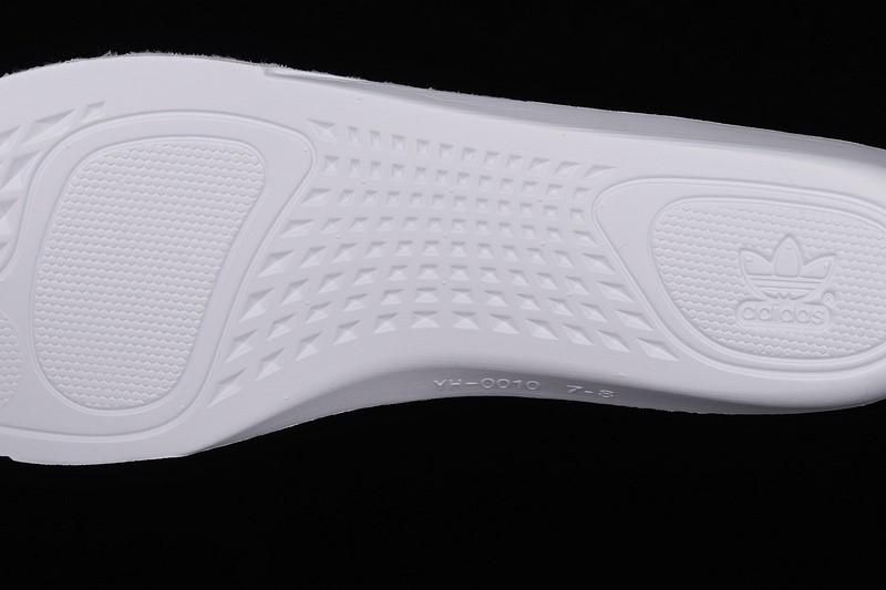 adidasUnisex Yeezy Boost 350 V2 - Light