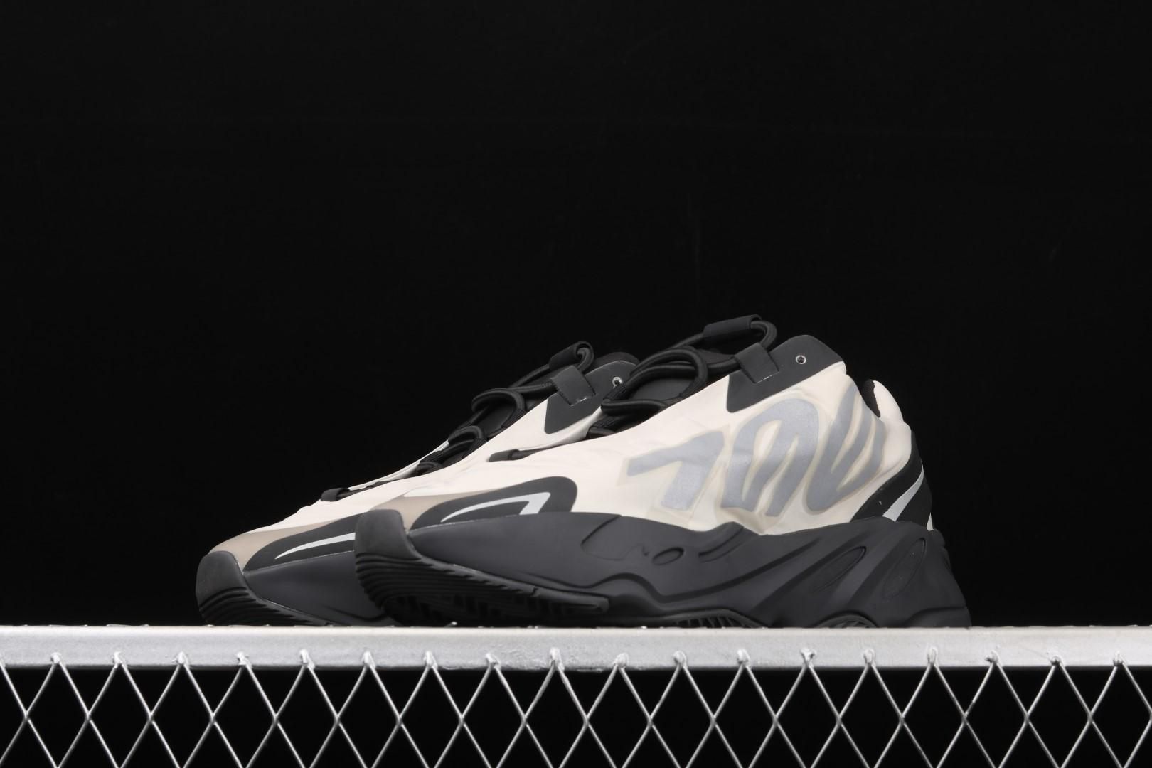 adidasUnisex Yeezy Boost 700 MNVN - Bone