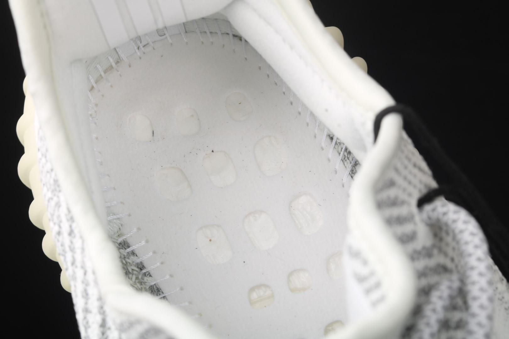 adidasUnisex Yeezy Boost 350 V2 - Yeshaya (Reflective)